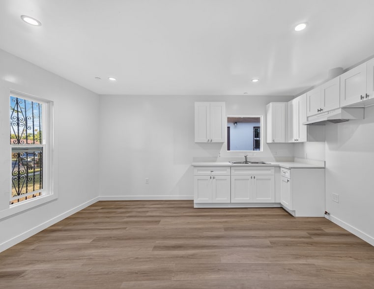 More Photos Of 1046 W 83rd St, Los Angeles Apartments For Sale