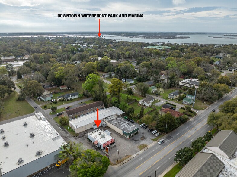 More Photos Of 111 Ribaut Rd, Beaufort General Retail For Sale