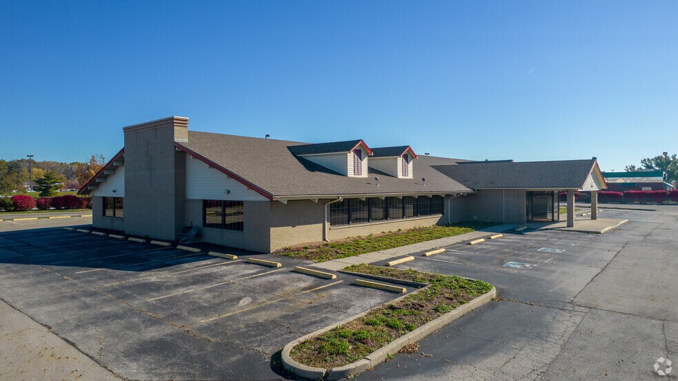 More Photos Of 3710 W Dublin Granville Rd, Columbus Restaurant For Lease