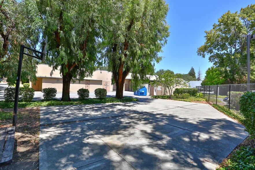 More Photos Of 118-122 Charcot Ave, San Jose Flex For Lease