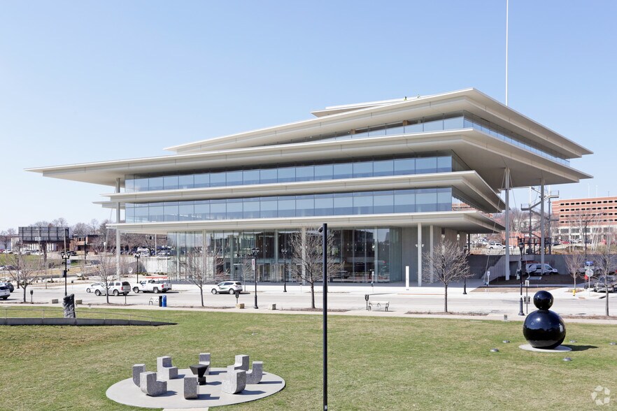 More Photos Of 1459 Grand Ave, Des Moines Office For Lease