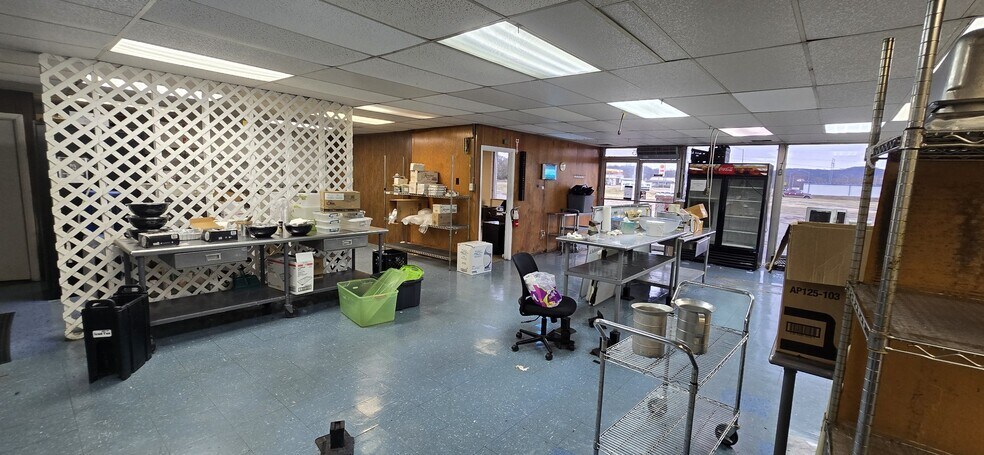 More Photos Of 925 Mill St, Pulaski Office For Sale