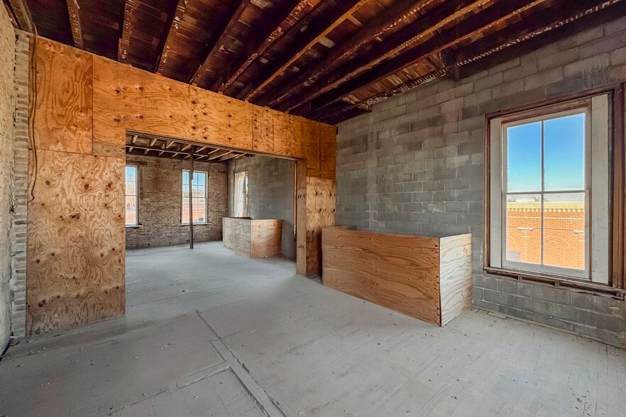 More Photos Of 706 N Main St, Columbia Office Residential For Sale