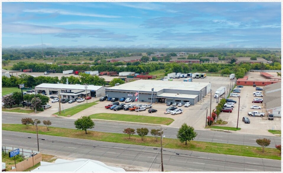 More Photos Of 2000 La Salle Ave, Waco Warehouse For Sale