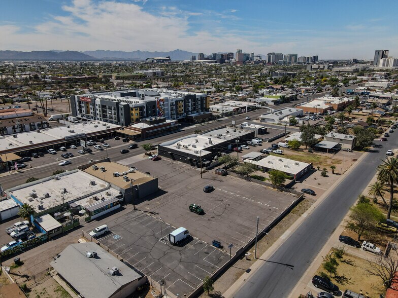 More Photos Of 1730 E McDowell Rd, Phoenix Bar For Lease