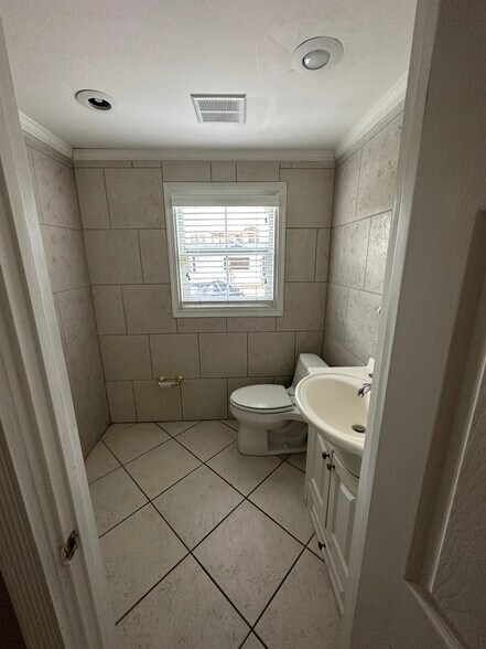 More Photos Of 365 E State Road 434, Longwood Freestanding For Lease