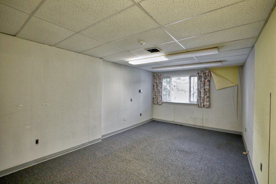More Photos Of 480 Hampden St, Holyoke Office For Sale