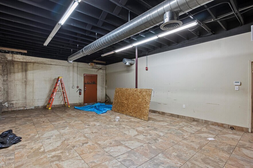 More Photos Of 987 Hollywood Rd NW, Atlanta Industrial For Sale