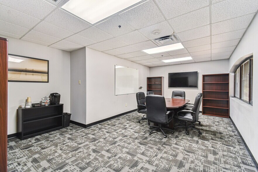 More Photos Of 2701 W Busch Blvd, Tampa Office For Sale
