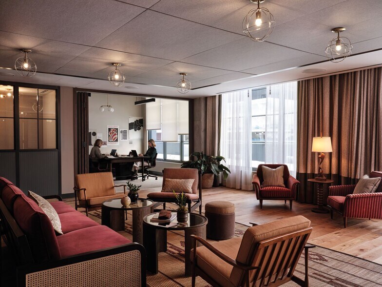 More Photos Of 200 N Green St, Chicago Hotel For Lease