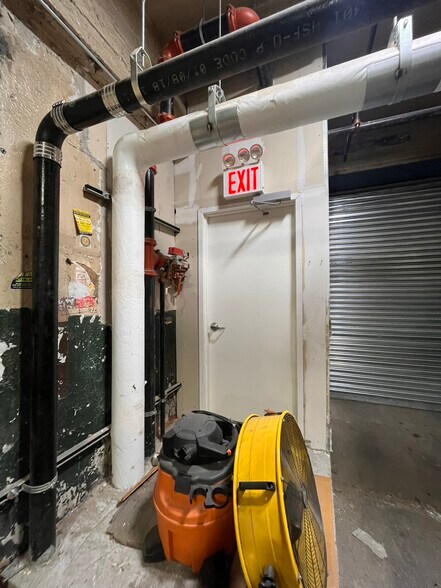 More Photos Of 1431 Cromwell Ave, Bronx Industrial For Sale