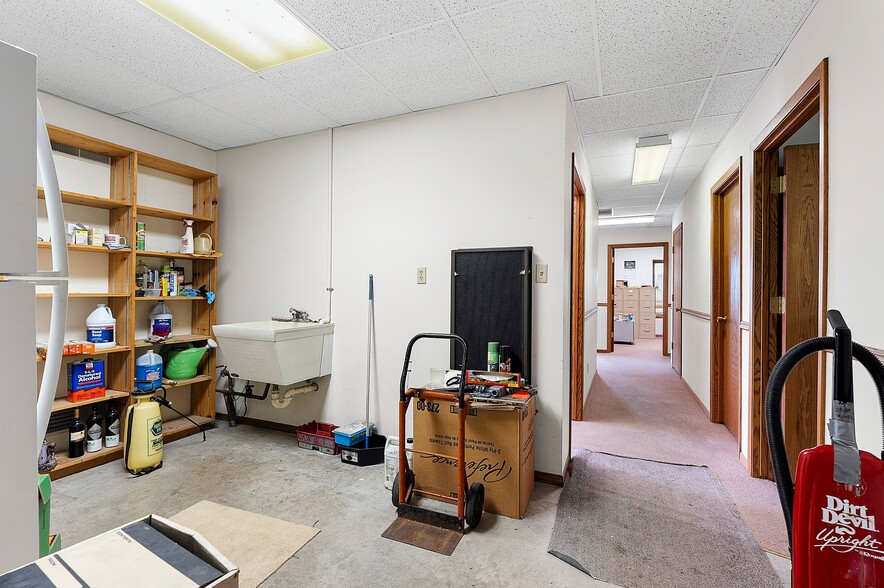 More Photos Of 1373 Kimberly Dr, Neenah Flex For Sale