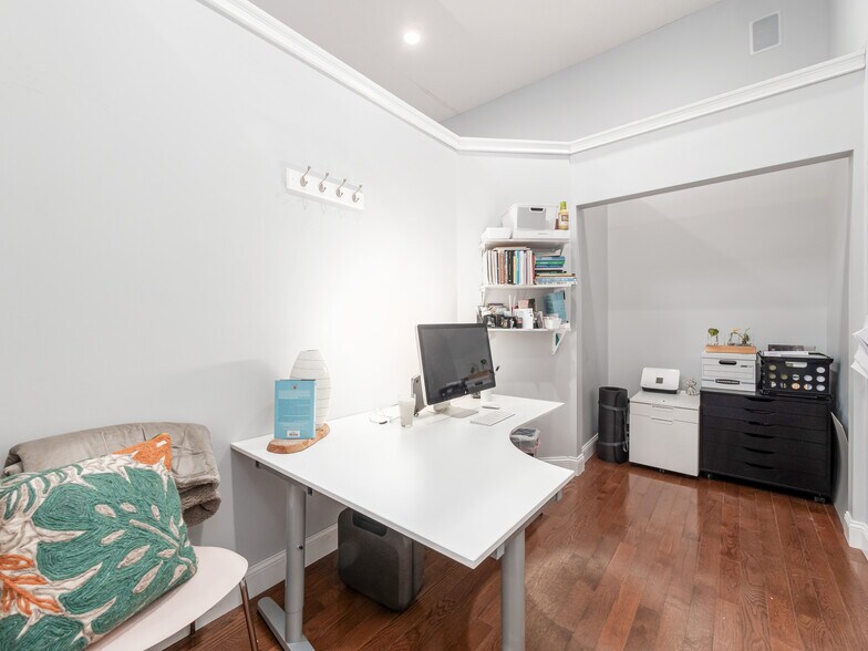 More Photos Of 24 S Main St, London Storefront Retail Office For Sale