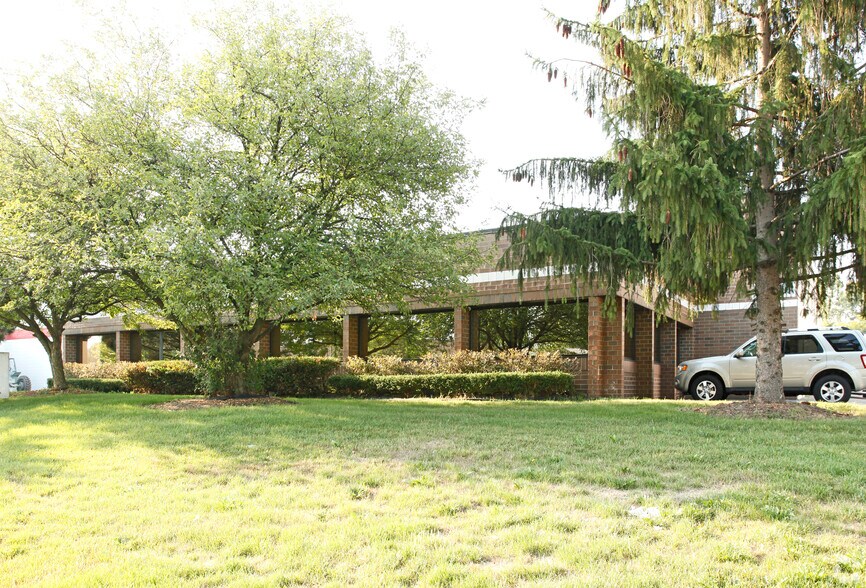 Primary Photo Of 38451 Webb Dr, Westland Warehouse For Lease