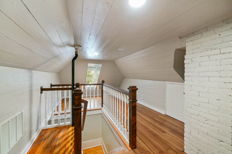 More Photos Of 901 13th St SE, Salem Office For Sale