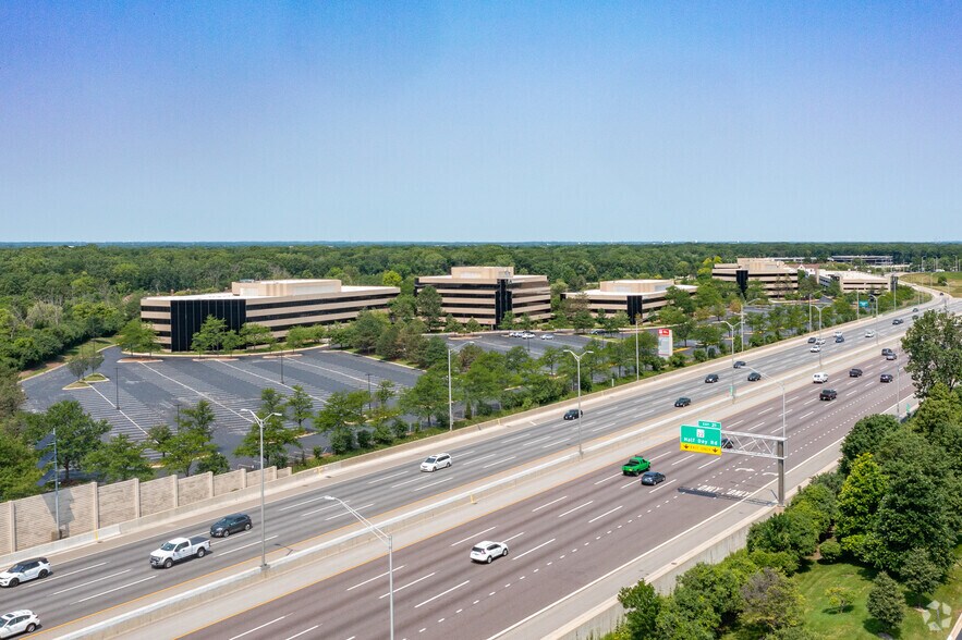 More Photos Of 25 Tri State International, Lincolnshire Office For Lease