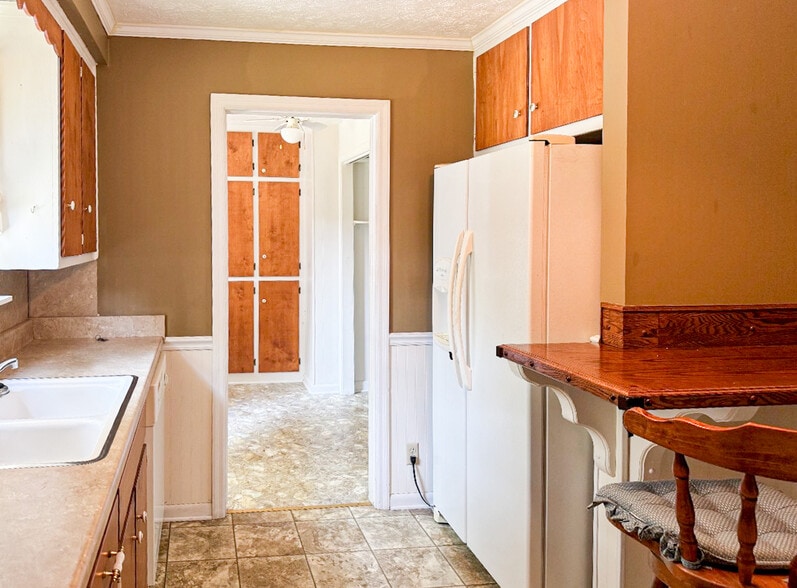 More Photos Of 202 Harold King Dr, Benton Office For Sale