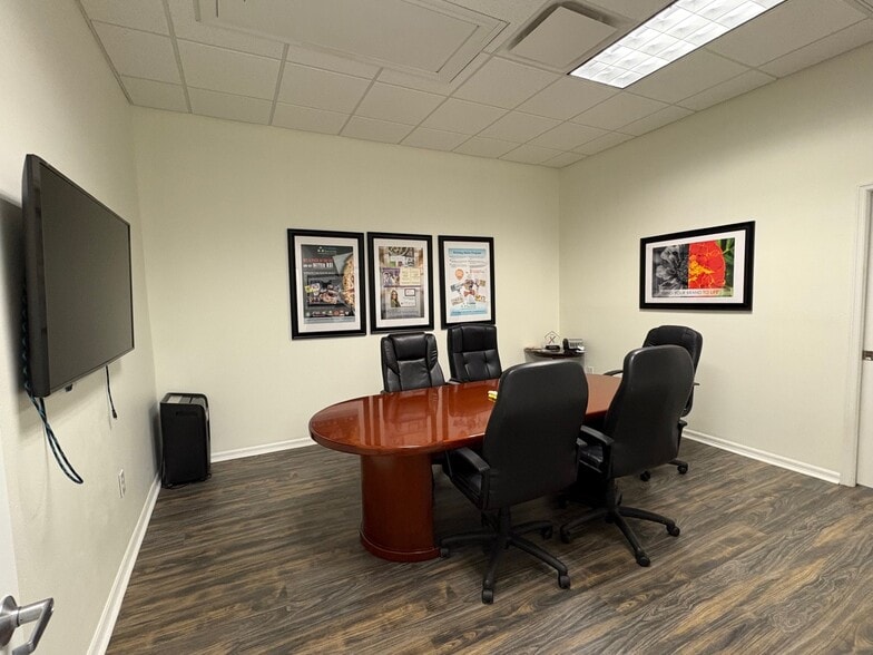 More Photos Of 5334 Primrose Lake Cir, Tampa Office For Lease