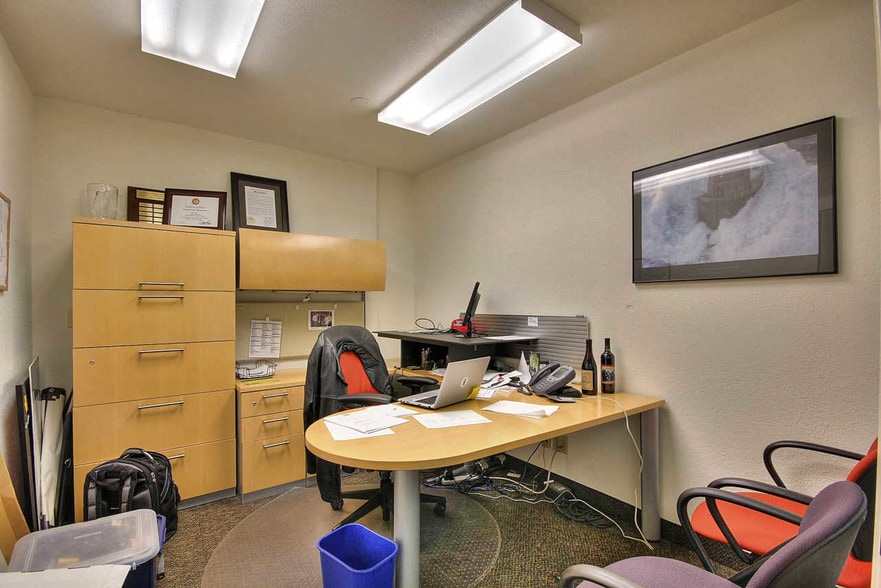 More Photos Of 911-915 Blanco Cir, Salinas Office For Lease