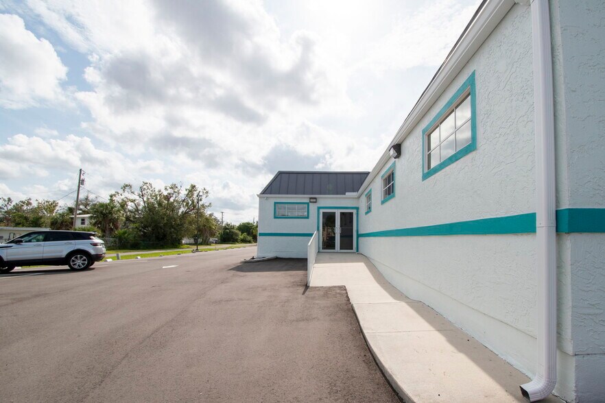 More Photos Of 4535 Tamiami Trl, Port Charlotte Office For Lease