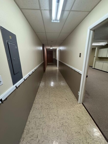 More Photos Of 1810 E Broadway Ave, Enid Flex For Sale