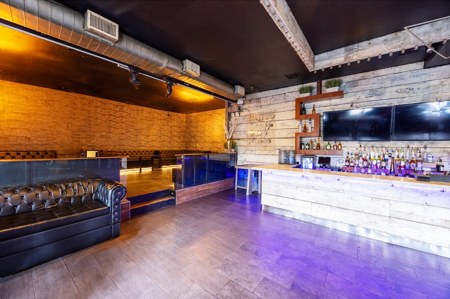 More Photos Of 3329 Astoria Blvd, Astoria General Retail For Sale