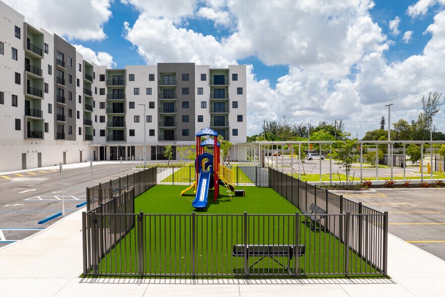 More Photos Of 2751 NW 84th St, Miami Apartments For Lease