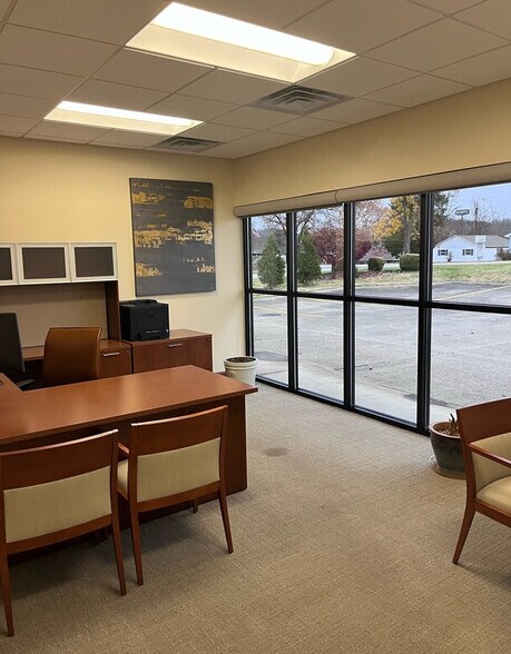 More Photos Of 3006 Mount Vernon Rd, Hurricane Office Residential For Sale