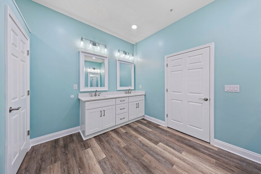 More Photos Of 5420 Hickory St, Panama City Office For Lease