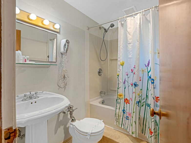 More Photos Of 609 E 1st Ave, Odessa Hospitality For Sale