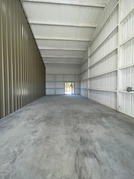 More Photos Of 615 FM 371, Gainesville Showroom For Lease