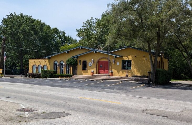 More Photos Of 1116-1122 Diamond Lake Rd, Mundelein Restaurant For Sale