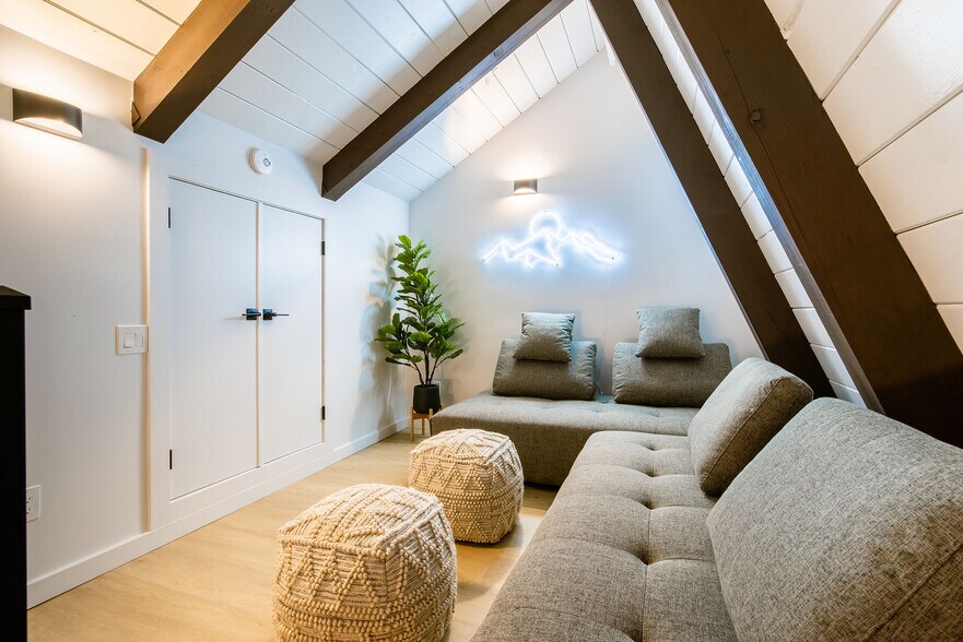 More Photos Of 306 Loch Leven Rd, Lake Arrowhead Hotel For Sale