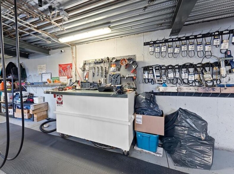 More Photos Of 158 Hwy 20 W, Fonthill Auto Repair For Sale