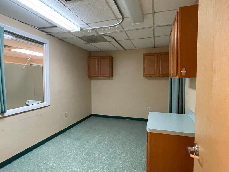 More Photos Of 11335 Pembrooke Sq, Waldorf Medical For Sale