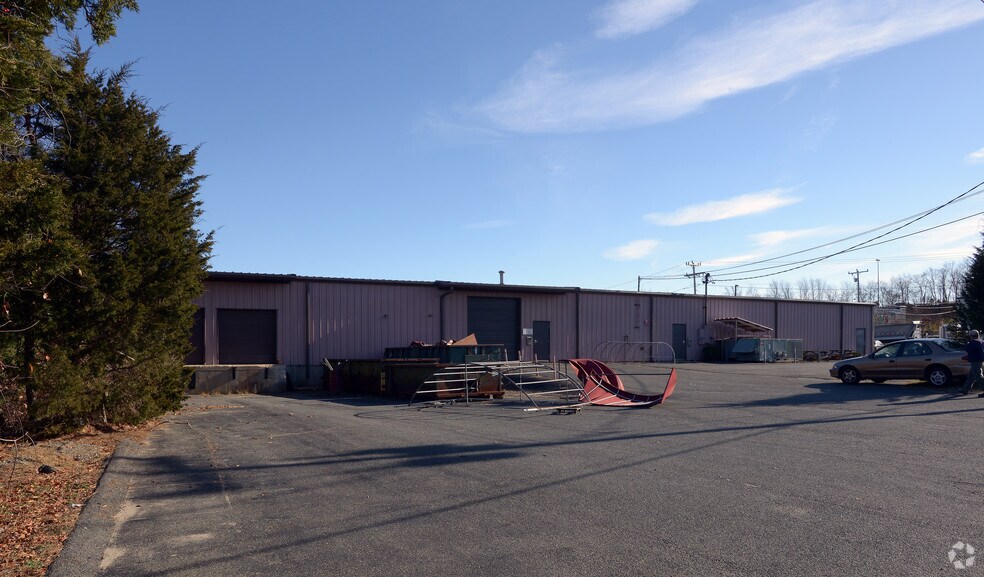 More Photos Of 9 Gallen Rd, Kingston Industrial For Lease