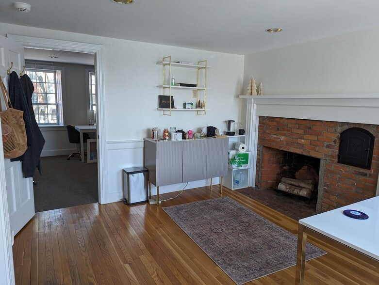 More Photos Of 14 Inn St, Newburyport Office For Lease