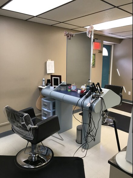 More Photos Of 1741 W Old Ridge Rd, Hobart Storefront Retail Office For Lease