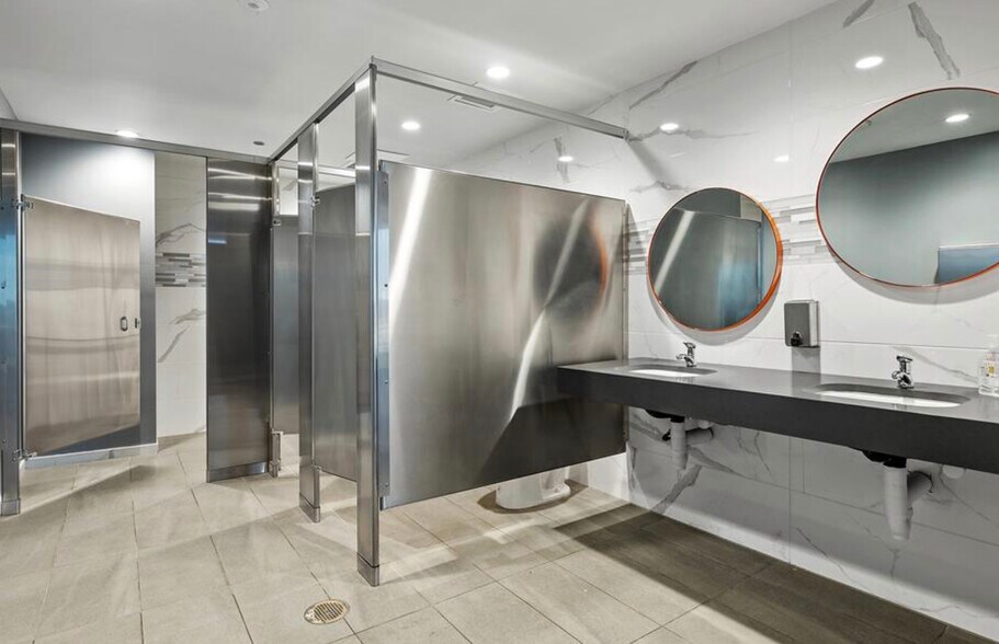 More Photos Of 4229 FM 620, Austin Showroom For Sale