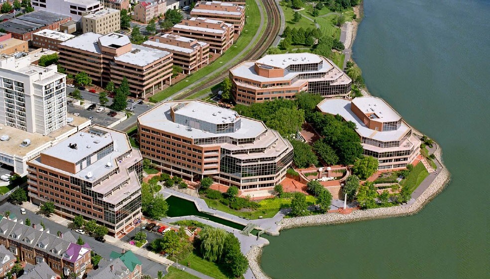 More Photos Of 44 Canal Center Plz, Alexandria Office For Lease