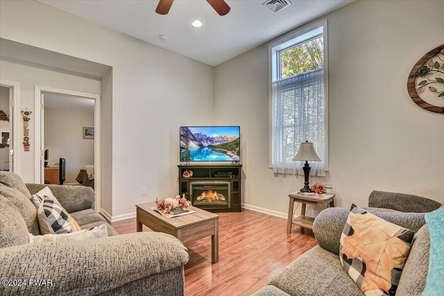 More Photos Of 186 Ledgedale Rd, Lake Ariel Apartments For Sale