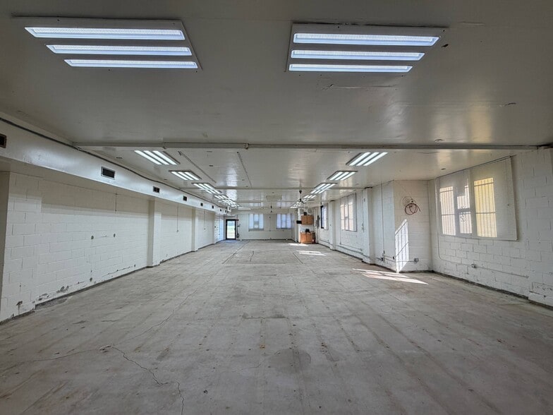More Photos Of 7327 Edmund St, Philadelphia Light Manufacturing For Sale