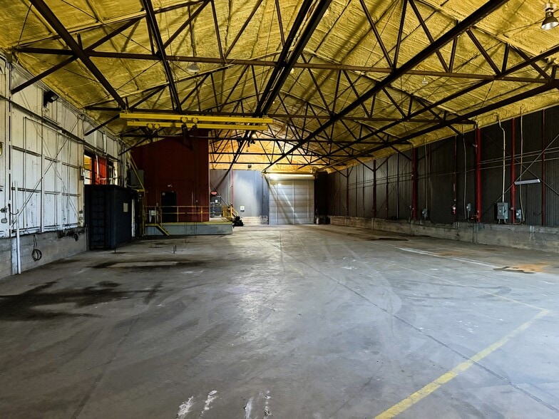 More Photos Of 3024 Commerce St, Port Arthur Warehouse For Sale