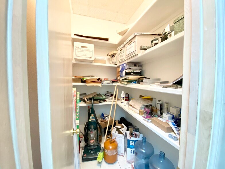 More Photos Of 3102 E Business 83, Weslaco Office For Lease