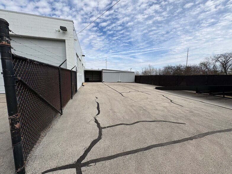 More Photos Of 5513 N Oxford St, Indianapolis Service For Lease