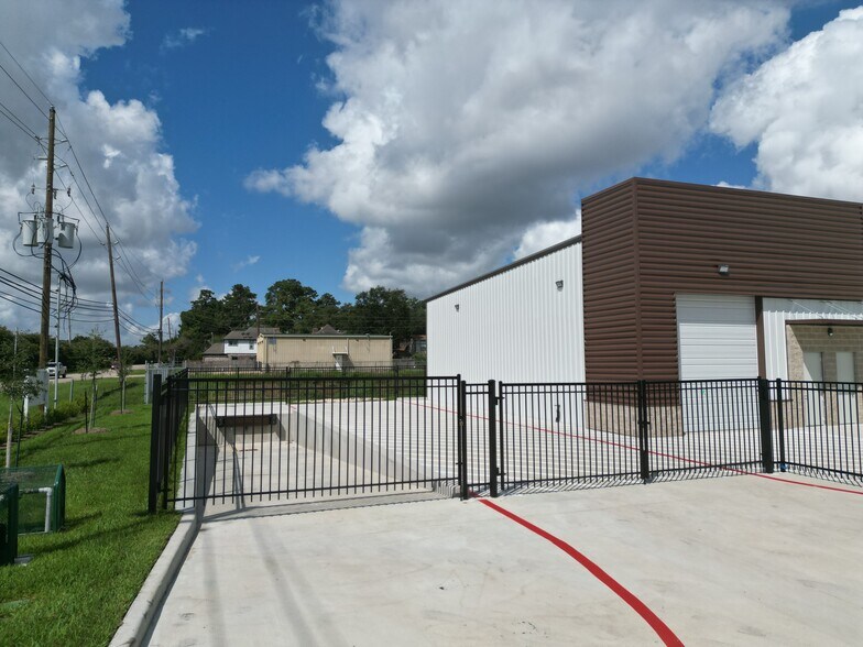 More Photos Of 8028 Dowdell Rd, Tomball Unknown For Lease