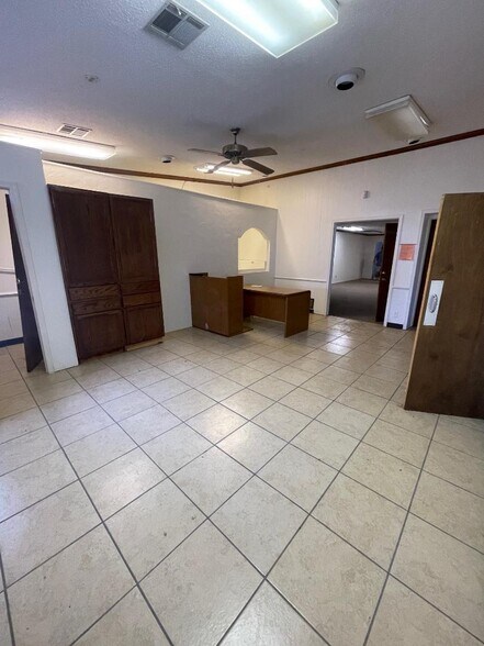 More Photos Of 1315 24th Ave SW, Norman Freestanding For Lease