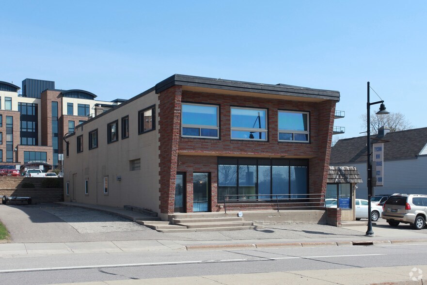 More Photos Of 4030-4032 Shoreline Dr, Spring Park Storefront Retail Office For Lease
