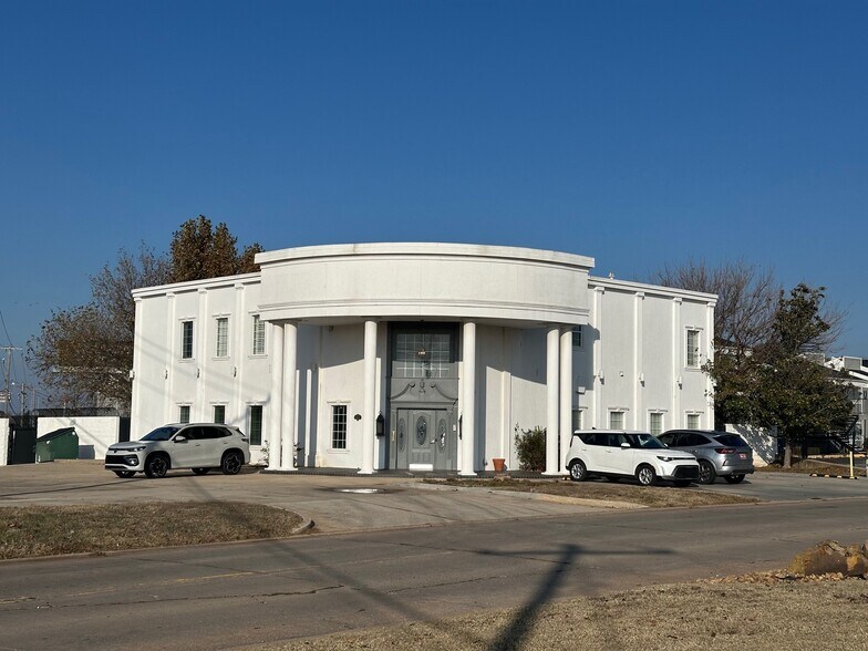 More Photos Of 4645 Tinker Diagonal, Oklahoma City Loft Creative Space For Lease