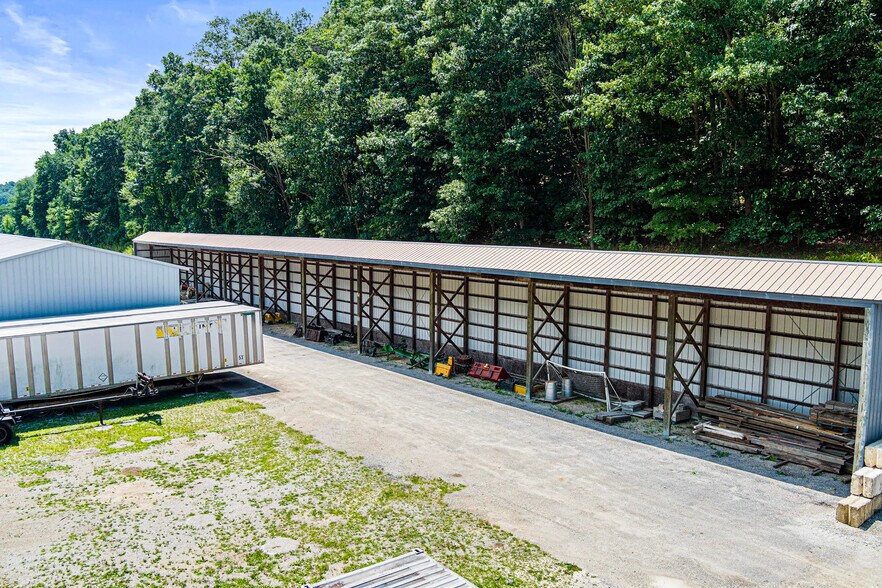More Photos Of 8106 Intersection Rd, Glen Rock Warehouse For Lease